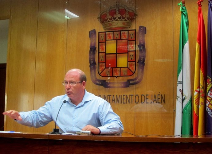El concejal de Urbanismo de Jaén, Javier Márquez, en la rueda de prensa.