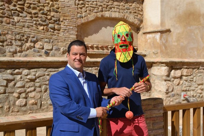El Cipotegato 2013 y el concejal de Festejos de Tarazona.