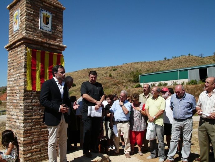 El presidente de la CHE inaugura el pairón de Lechago