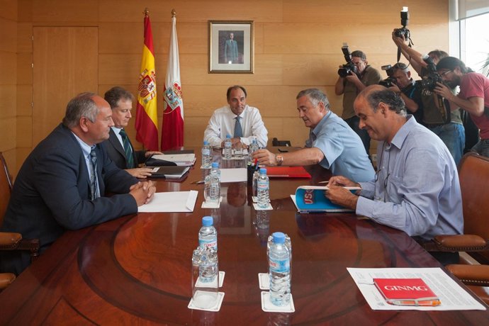 El presidente Diego con el comité de empresa de Sniace