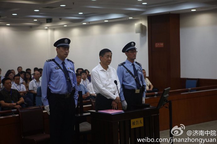 El ex dirigente del PCCh Bo Xilai en la primera sesión del juicio en su contra