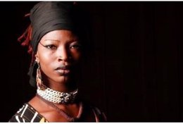 La Cantante Africana Dobet Gnahoré Que Actúa En Cáceres