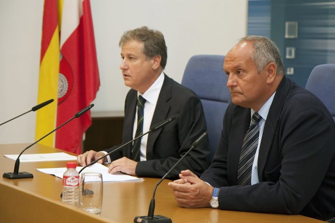 Rueda de prensa de los consejeros de  Industria y Medio Ambiente sobre Sniace