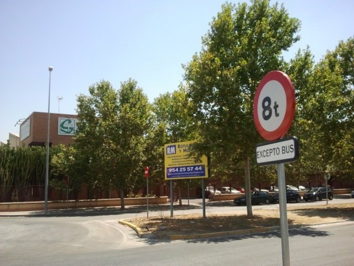 Señalización en la avenida Parsi