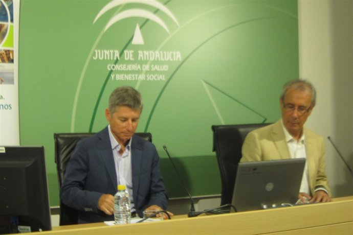 El nefrólogo Alberto Rodríguez Menor y Manuel Alonso