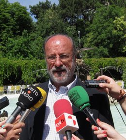 Francisco Javier León de la Riva