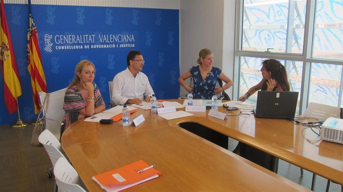 El secretario general, Serafin Castellano, presenta el plan de inundación