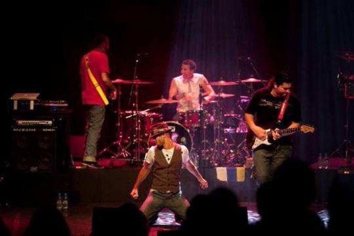 El grupo Efecto Pasillo en un concierto