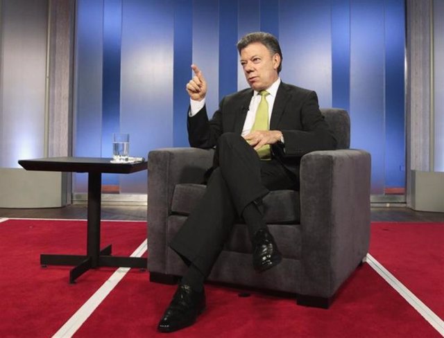 El presidente de Colombia, Juan Manuel Santos, habla durante una entrevista con 