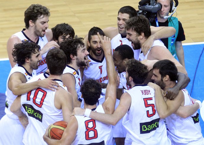 La selección española celebra el Eurobasket de 2011