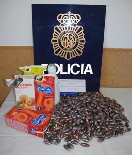 Bellotas de hachís interceptadas a un viajero en La Jonquera.