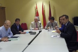 Gómez, (cuarto izquierda) y García  (tercero izquierda)  con las OPA