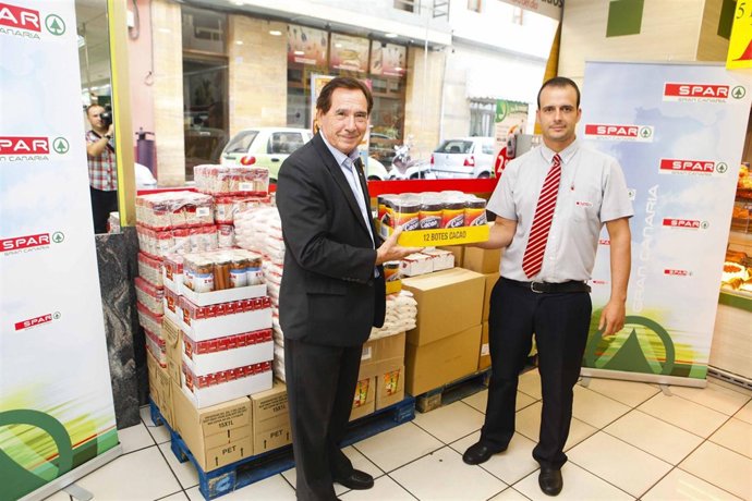 Spar dona alimentos de primera necesidad a Cruz Roja en Las Palmas