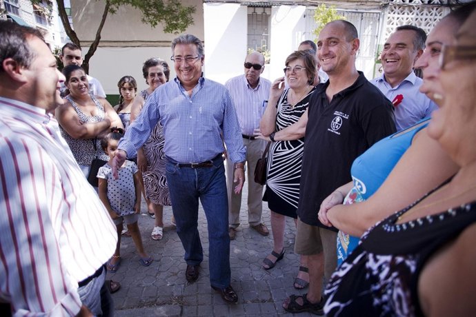 El alcalde de Sevilla, Juan Igancio Zoido, durante la visita