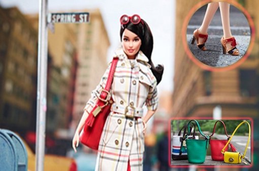 Coach viste a Barbie con su clásico trench a cuadros y un bolso hecho a mano