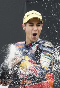 Salom gana una antológica carrera de Moto3
