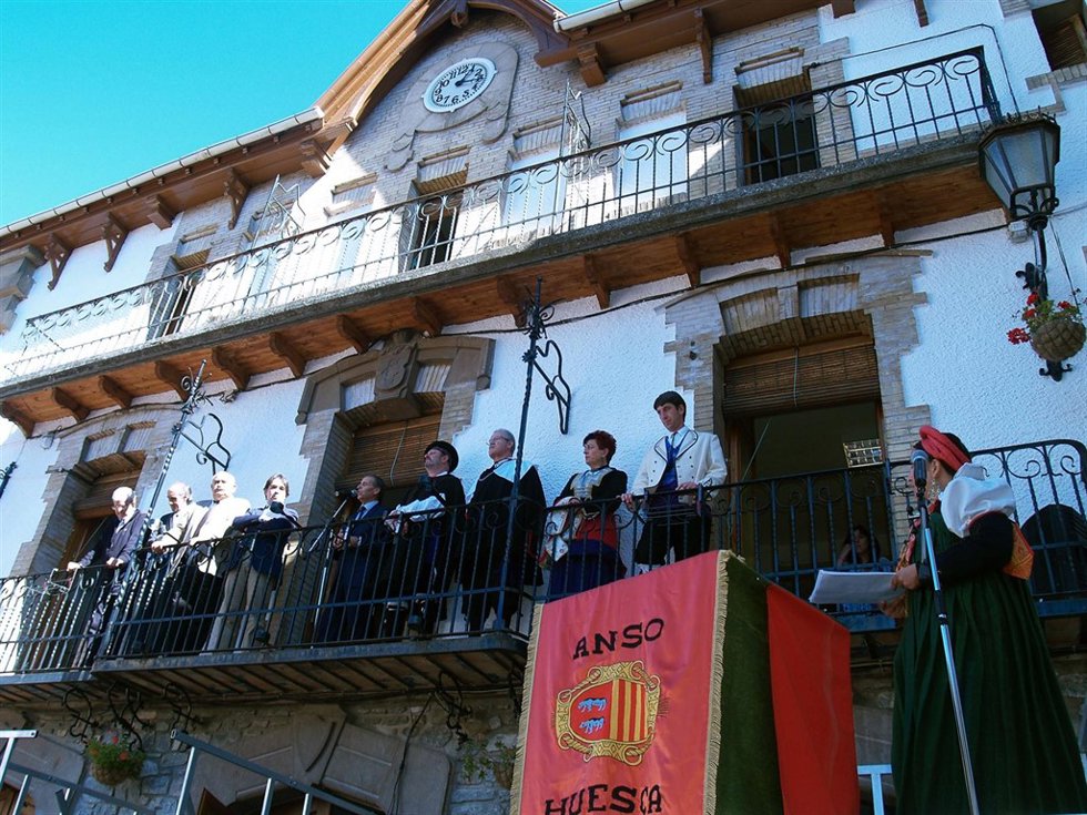 Día del Traje Ansotano.     