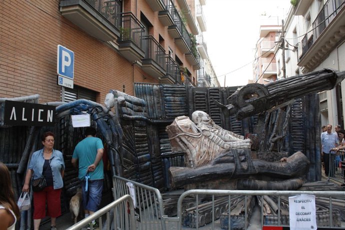 'Alien' En La Calle Alcolea De Dalt, Segundo Premio De Las Fiestas De Sants