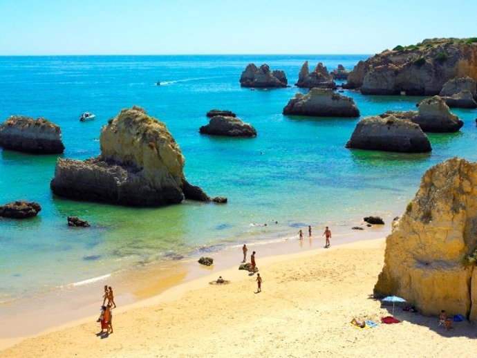 TURISTAS EN EL ALGARVE