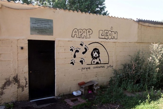 Imagen de la fachada de la Protectora de Animales de León