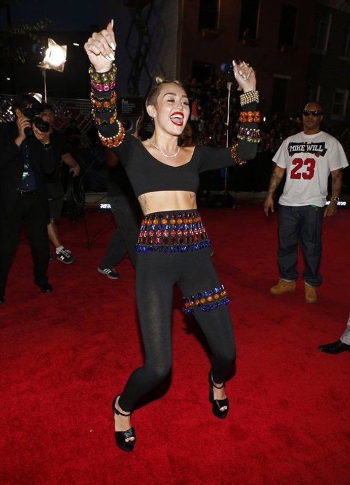 Miley Cyrus censurada por la MTV por su extasis y alcohol