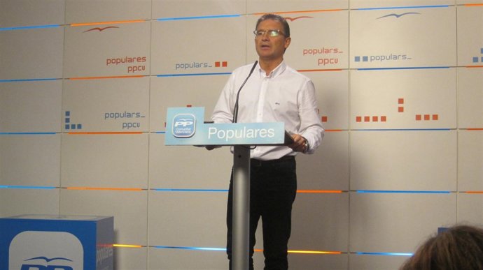 El secretario general del PPCV, Serafín Castellano, en rueda de prensa