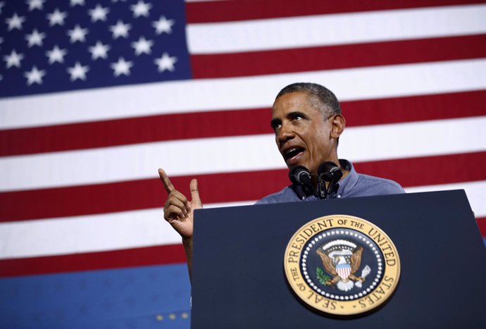 El presidente de Estados Unidos, Barack Obama, dando un discurso en la secundari