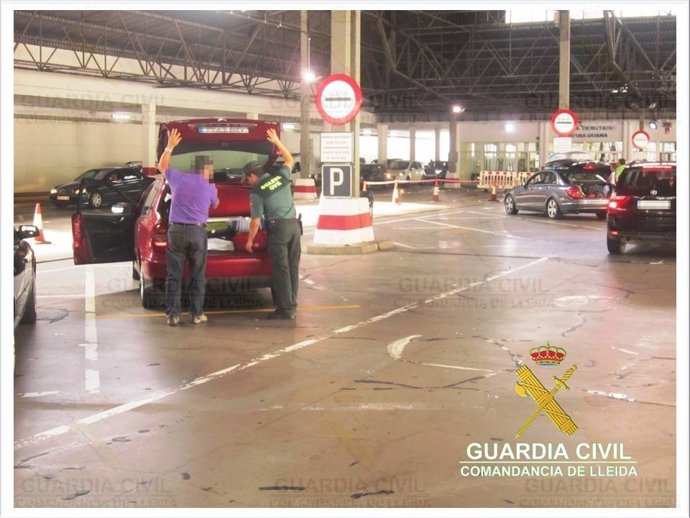 Actuación de la Guardia Civil en la Farga de Moles