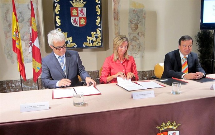 La Junta y Artesa firman el concenio 'A toda Vela' de artes escénicas