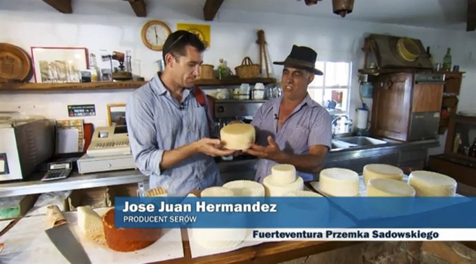Sadowski con un productor de queso