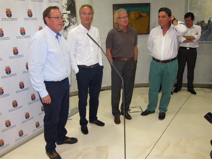 Alberto Fabra y Ramón Luis Valcarcel, en el centro