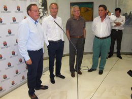 Alberto Fabra y Ramón Luis Valcarcel, en el centro