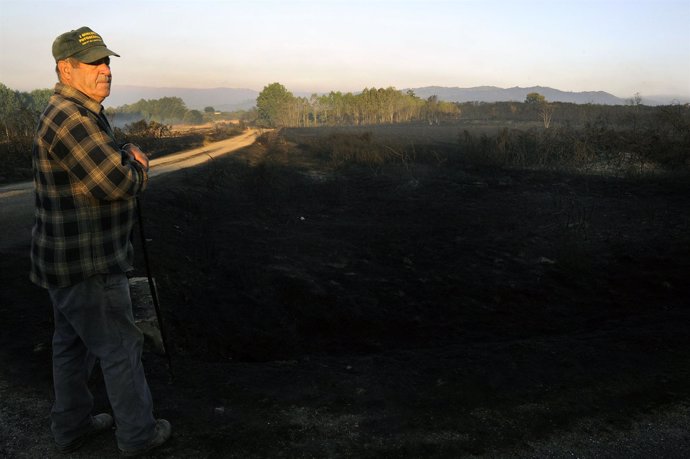 Incendio en los municipios colindantes de Cualedro y Monterrei.