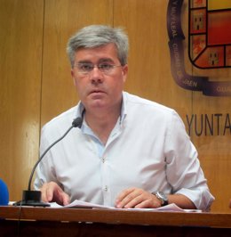 El alcalde de Jaén, José Enrique Fernández de Moya (PP), en rueda de prensa.