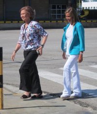 Ana Mato asegura que "todas las CCAA están haciendo esfuerzos importantes para mejorar las listas de espera"