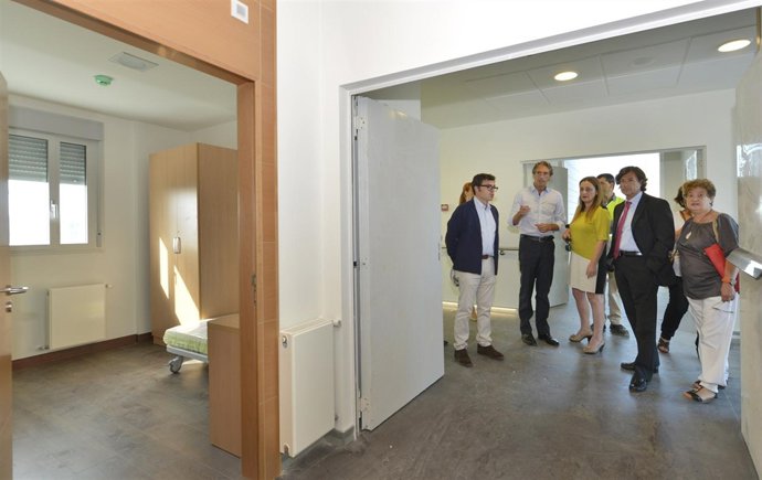 El alcalde visita las obras del centro 'Virgen del Faro'