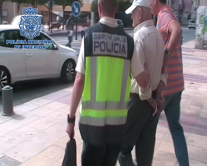 Daniel Galván siendo detenido en Murcia