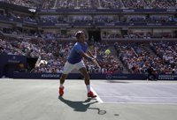 Federer, cómodamente a segunda ronda
