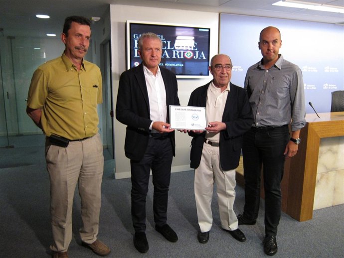 Entrega cheque solidario Banco Alimentos