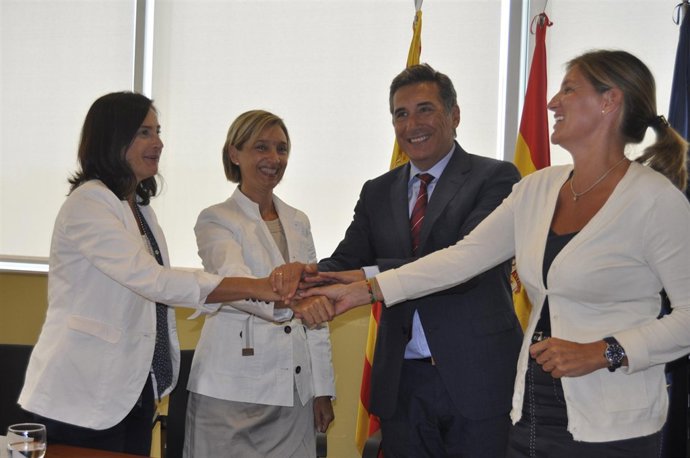 El Gobierno de Aragón, CAI e Ibercaja han renovado el acuerdo del carné familiar