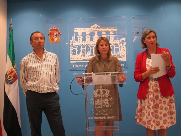 Laureano León, Elena Nevado Y Trinidad Nogales