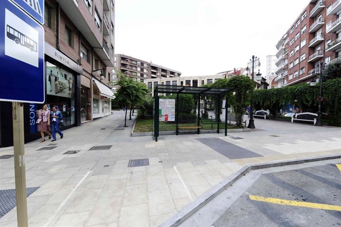 Marquesina en la parada de Pequeñeces