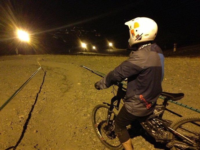 Prueba de iluminación en el circuito del Río, en Sierra Nevada