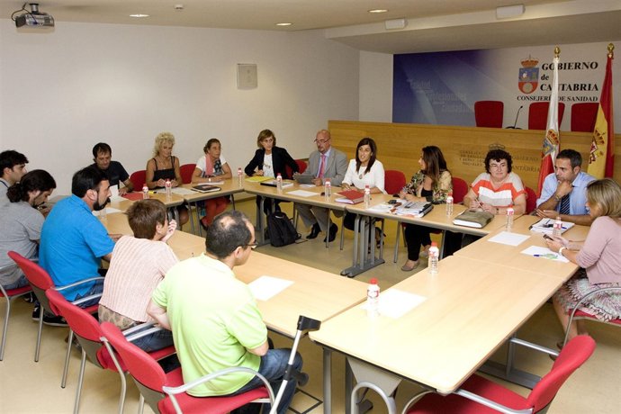 Reunión con los sindicatos sobre el contrato de Valdecilla