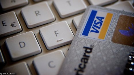 Teclado De Ordenador Y Tarjeta Visa