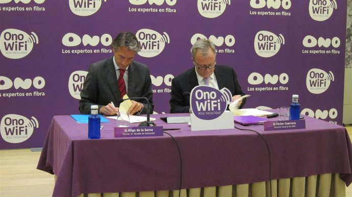 Firma del convenio de colaboración entre el Ayuntamiento de Santander y ONO