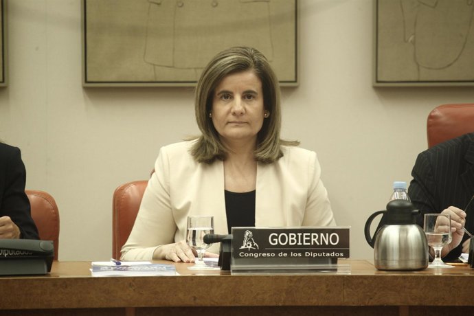 Ministra de Empleo, Fátima Báñez, en el Congreso