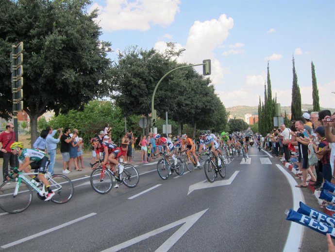 Vuelta Ciclista A España Llegando A Cáceres