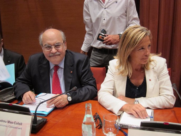 El conseller de Economía, Andreu Mas-Colell, y la vicepresidenta, Joana Ortega.