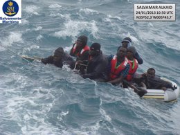 Una de las dos pateras llegadas a la costa gaditana este jueves